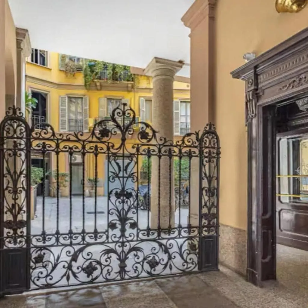Apartment Milan Porta Venezia Shopping, Metro, And Comfort